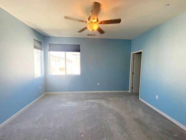 Building Photo - 5460 Shorefront Dr