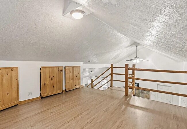 Building Photo - 471 W Elm St