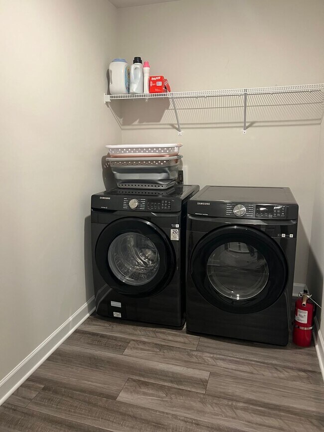 Building Photo - BEAUTIFUL 4 bedroom / 3 bath home located off Water Tower Road!