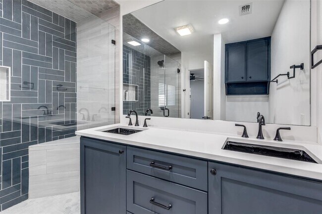 Building Photo - 11127 Pinehurst Dr