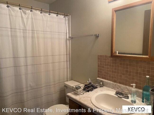 Building Photo - 4 br, 2.5 bath House - 3412 Avon Ct