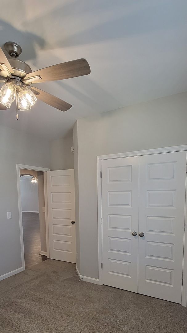 Building Photo - BEAUTIFUL HOME in the Desirable Hedgefield subdivision in Prattville.