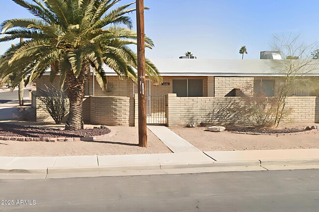 Building Photo - 1024 N Pueblo Dr