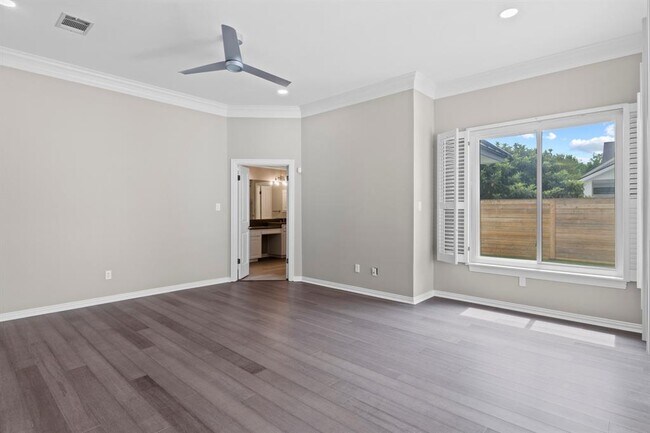 Building Photo - 9309 Bluegrass Dr