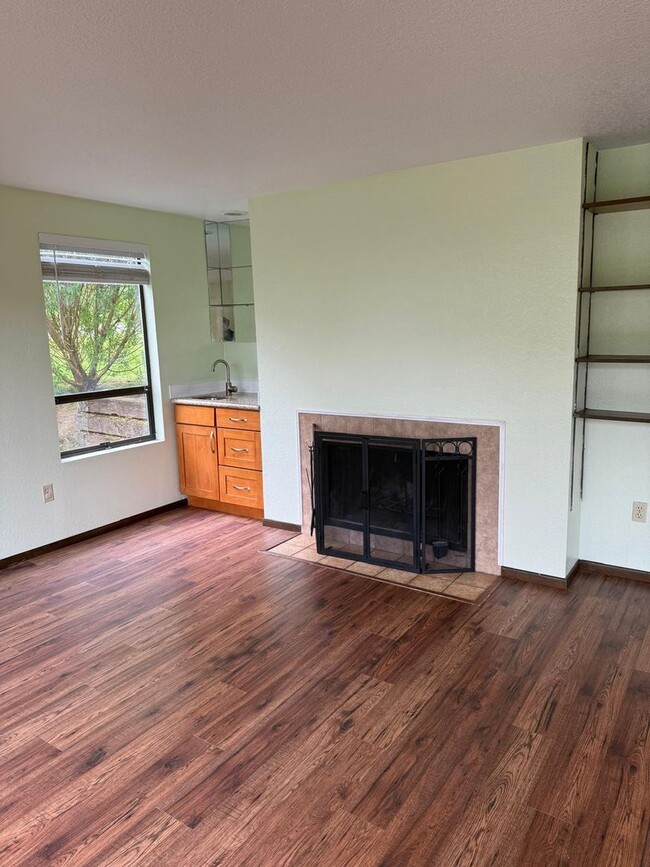 Primary Photo - Beautiful 2 bedrooms 1.5 Bath