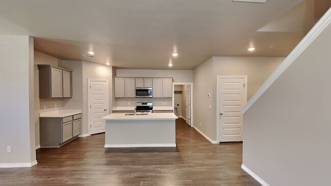 Building Photo - Very Nice 4 Bedroom 2 1/2 Bath in Yukon Schools + an office + bonus room