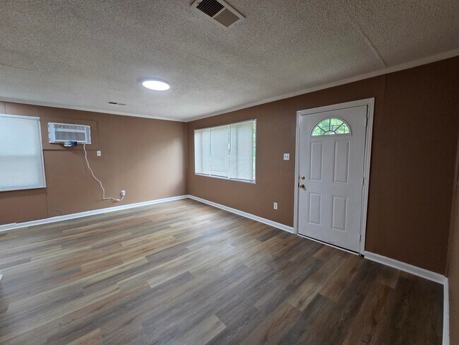 Building Photo - 3263 Baskin St