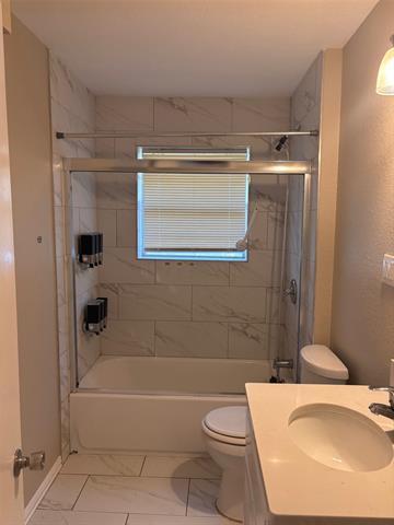 Building Photo - 1110 Edinburg Ln