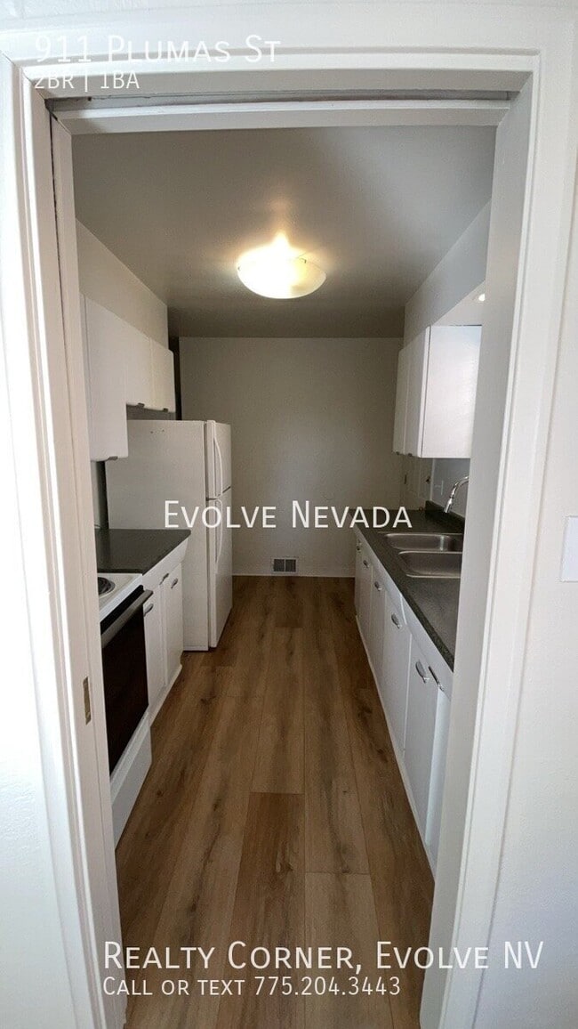 Building Photo - 911 Plumas St