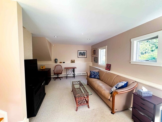 Building Photo - 3BR RANCH BRUNSWICK SEASONAL FURNISHED