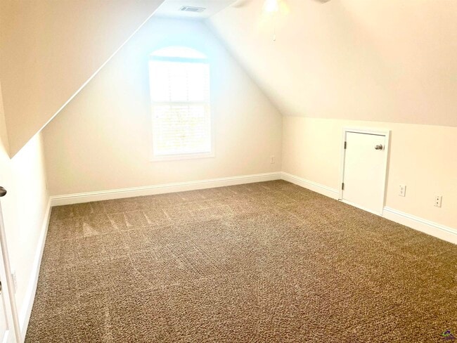 Building Photo - 300 Pembroke Pointe