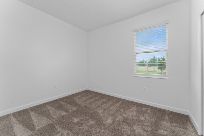 Building Photo - 276 Taft Dr