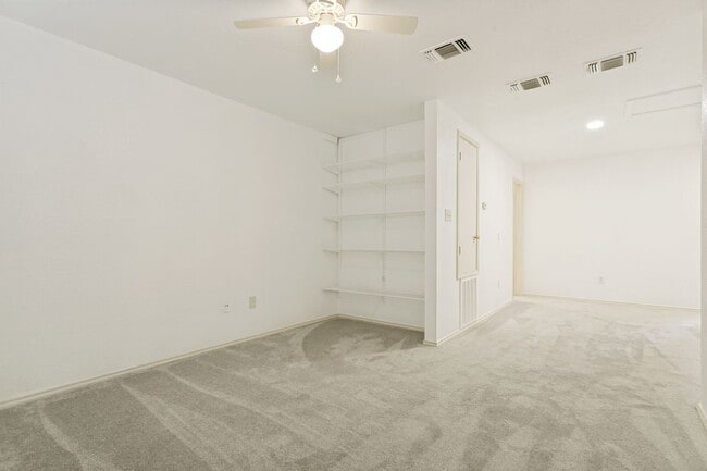 Building Photo - 2-BEDROOM, 2.5-BATHROOM + FLEX SPACE DUPLEX/CONDOMINIUM IN TERRELL HEIGHTS