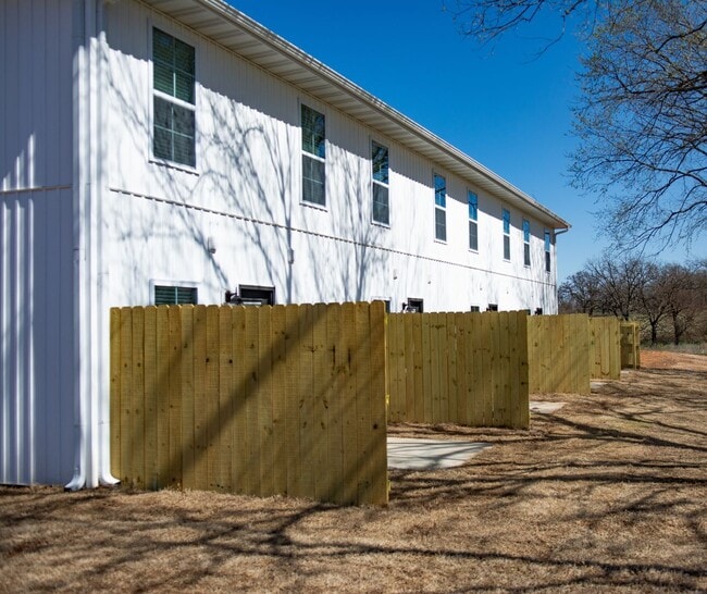 Building Photo - New 3 Bedroom / 2.5 Bathroom Townhome in Decatur!