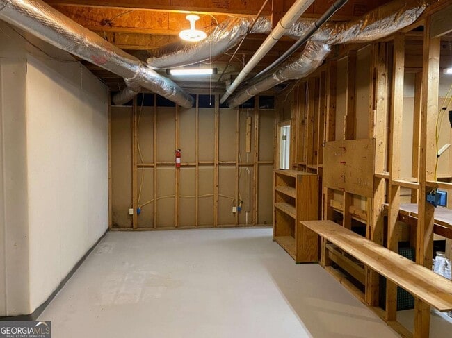 Building Photo - 7155 Roswell Rd