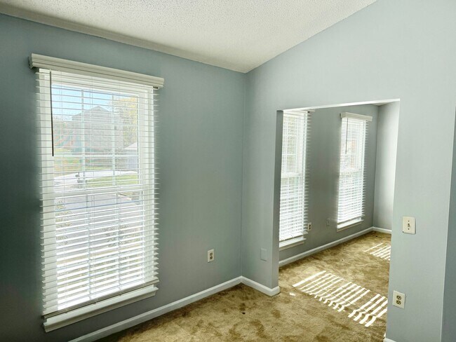 Building Photo - GORGEOUS COLONIAL IN WOODBRIDGE!