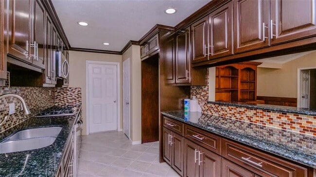 Building Photo - 3018 Wagon Trail Dr
