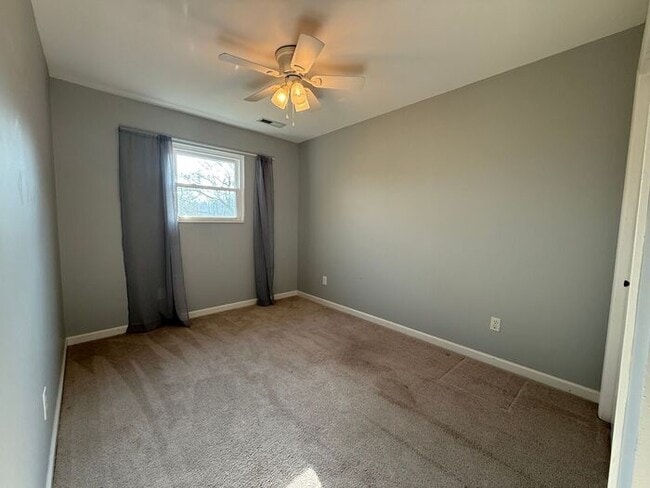 Building Photo - For Rent - Split Level Brick Home in South Nashville with Garage