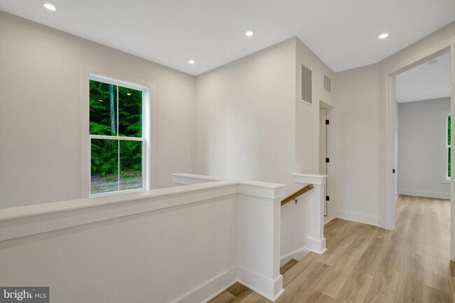 Building Photo - 9418 Dandelion Dr