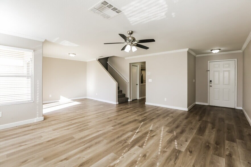 Building Photo - 6373 Rose Tree Ln