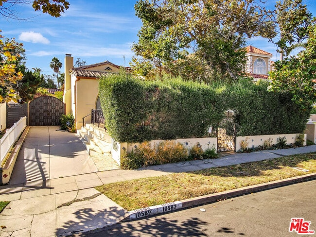 Building Photo - 10587 Holman Ave