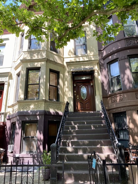 Charming Brooklyn Brownstone - 541 47th St