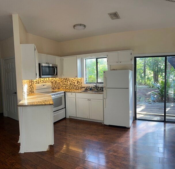 Building Photo - 4911 Tallowood Way