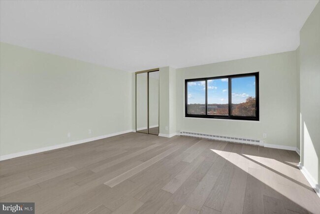 Building Photo - 309 Yoakum Pkwy