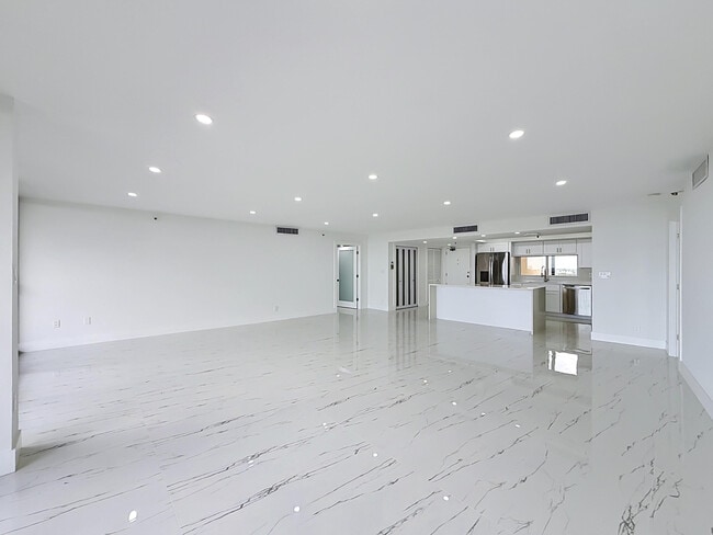 Building Photo - 2480 Presidential Way