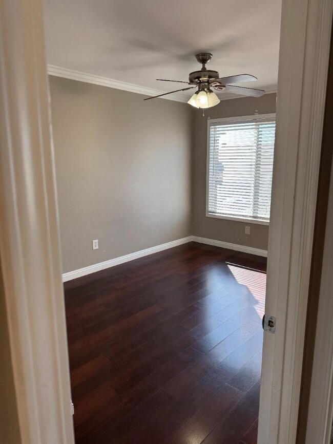 Building Photo - 3041 Dardaina Dr