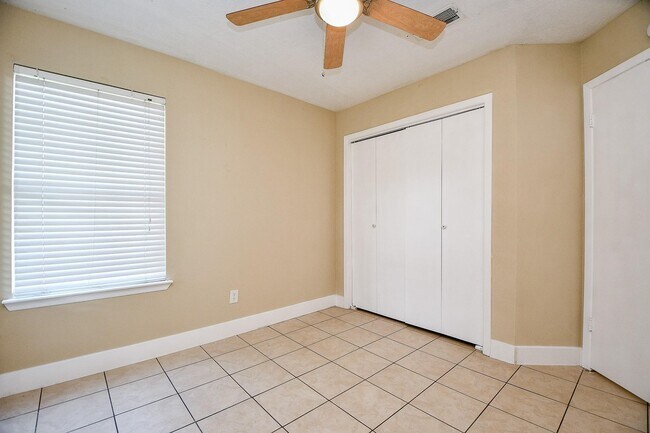 Building Photo - 12655 Mill Wheel Ln