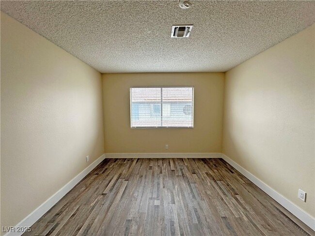 Building Photo - 117 Boysenberry Ln