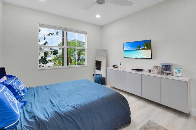Building Photo - 9712 Celtic Sea Ln