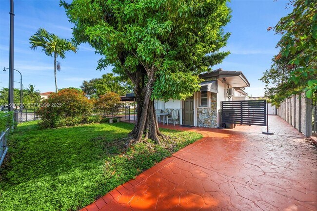 Building Photo - 6150 SW 15th St