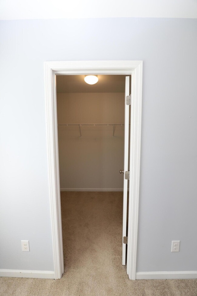 Building Photo - 1009 Providence Plantation Dr