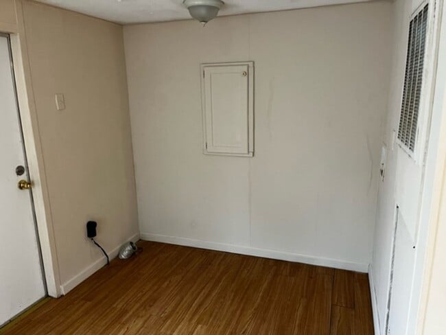 Building Photo - Beautiful Manufactured home in South Lownd...