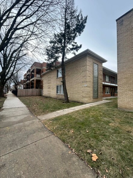 Building Photo - 4120 N California Ave