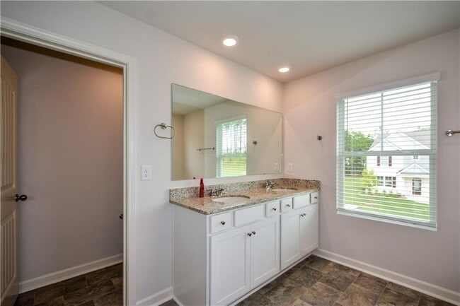 Building Photo - 331 Belmont Dr