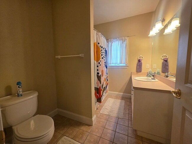 Building Photo - "Charming 2-Bed, 2-Bath Spacious Retreat in Norfolk - 1,500 Sq Ft of Modern Comfort!"