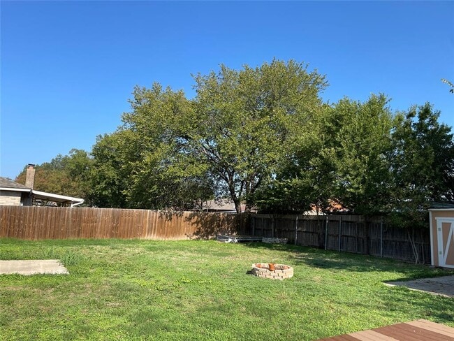 Building Photo - 710 Andover Dr