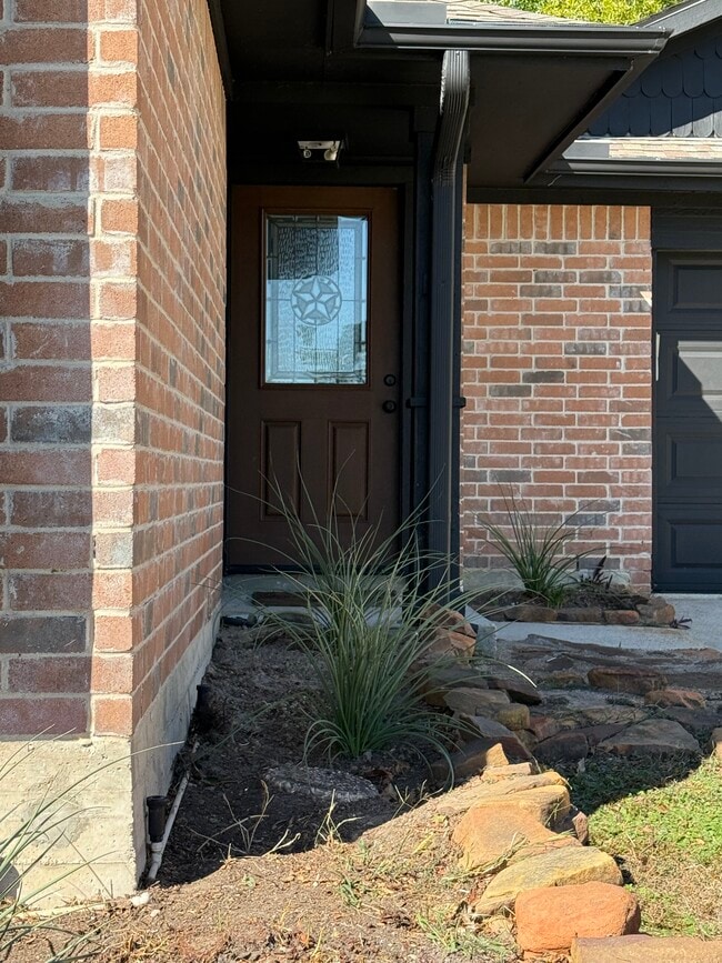 Building Photo - 11980 La Salle River Rd