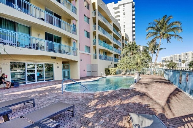 Building Photo - 201 Golden Isles Dr