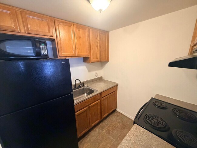 Building Photo - 285.5 Hudson Ave