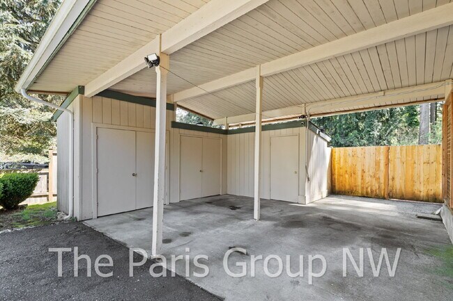 Building Photo - Fantastic Modernized Bridle Trails Mid Century Home * Central A/C, EV Charger, Exceptional Outdoo...