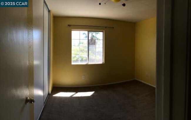Building Photo - 125 Asusena Dr