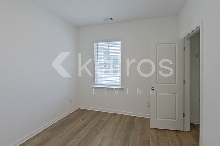 Building Photo - 114 Silver Maple Ln