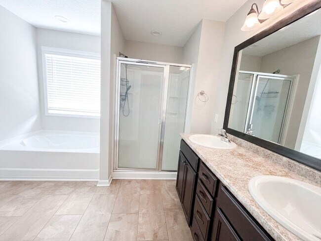 Building Photo - Ask mgmt about 1k off the first month of rent