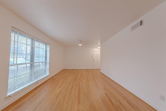 Building Photo - 1505 Woodhead St