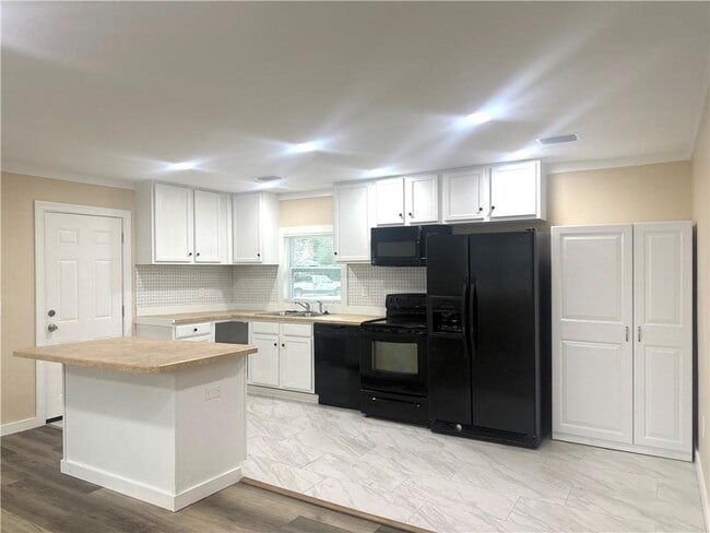 Building Photo - 3301 Kelwin Ave