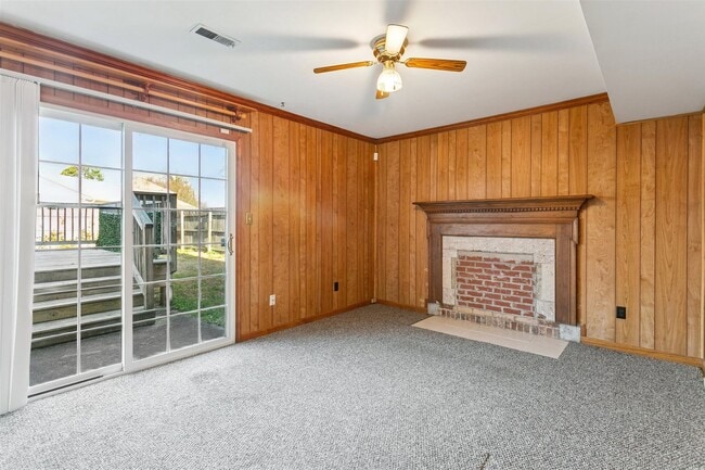 Building Photo - Comfortable Living with Private Yard, Deck & Easy Access to Ft. Eustis